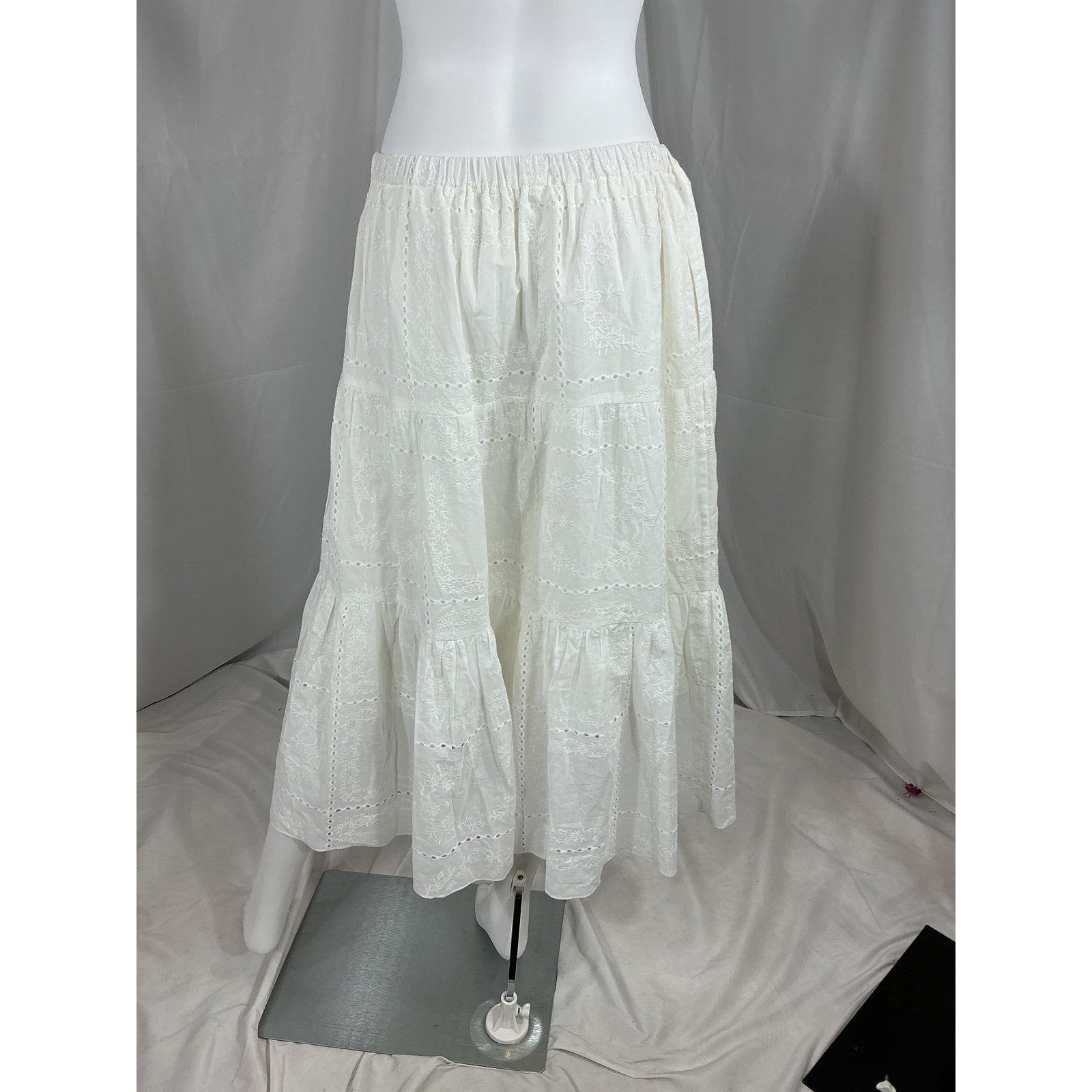 Charina Sarte 'Maria' White Cotton Midi Skirt Size L