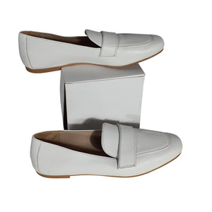 Stuart Weitzman Classic White Marlon Loafers Size 7