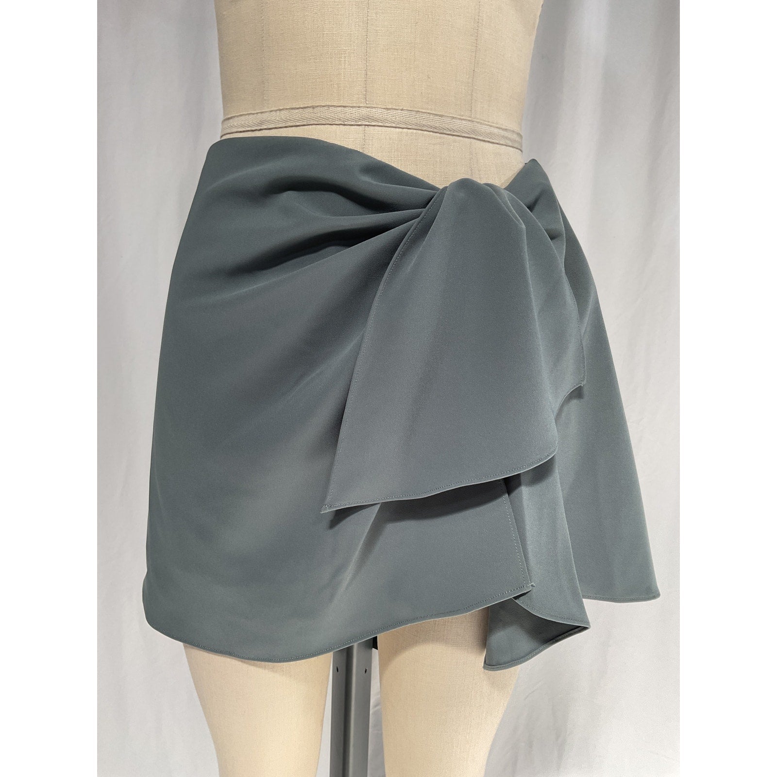 L'Academie 'Neptune' Gray Skort Size S