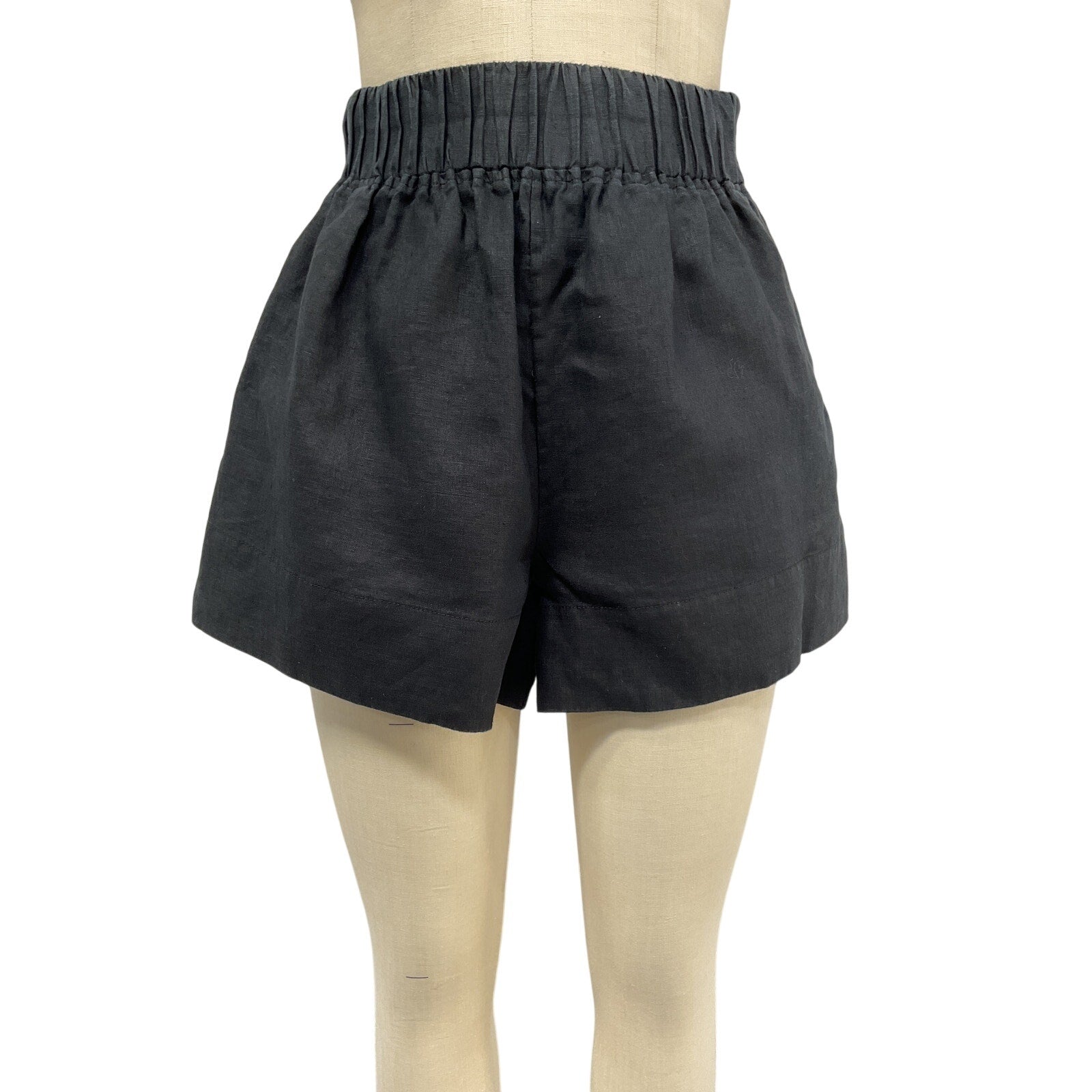 L'Academie 'Comilly' Black Linen Short Size S