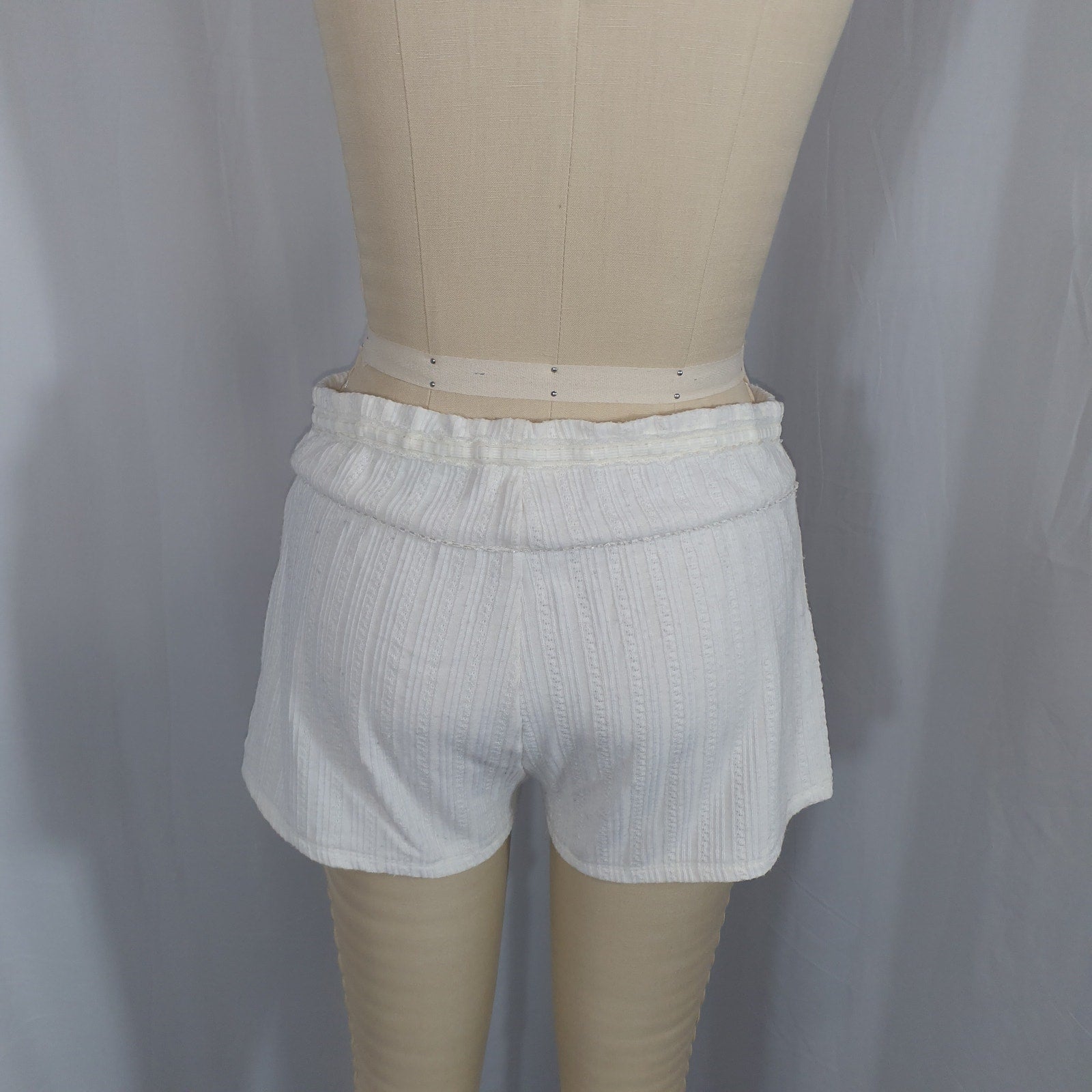 For Love & Lemons 'Allison' White Pointelle Ruffle Trim Front Bow Short Size M