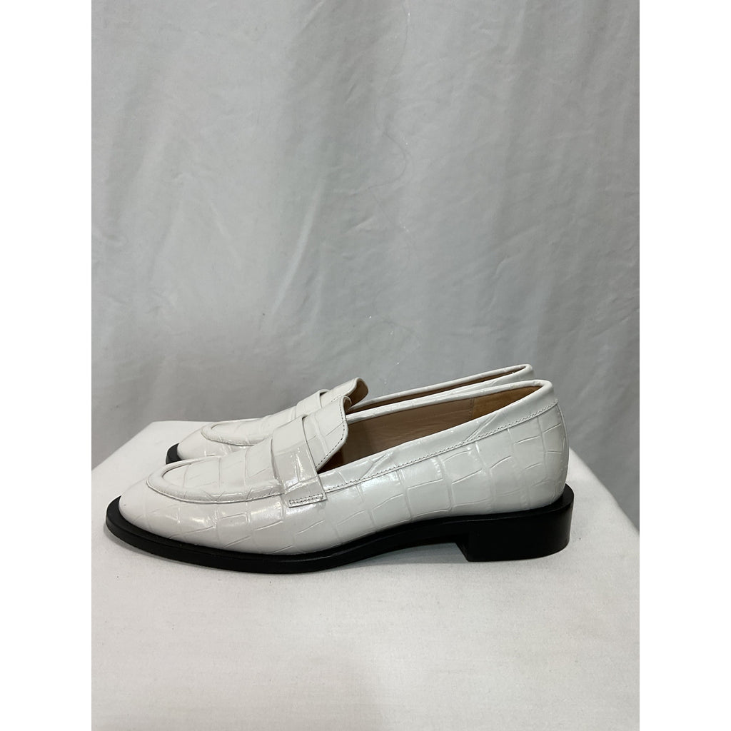 Stuart Weitzman 'Palmer' White Sleek Croc-Embossed Leather Shoe Size 7.5