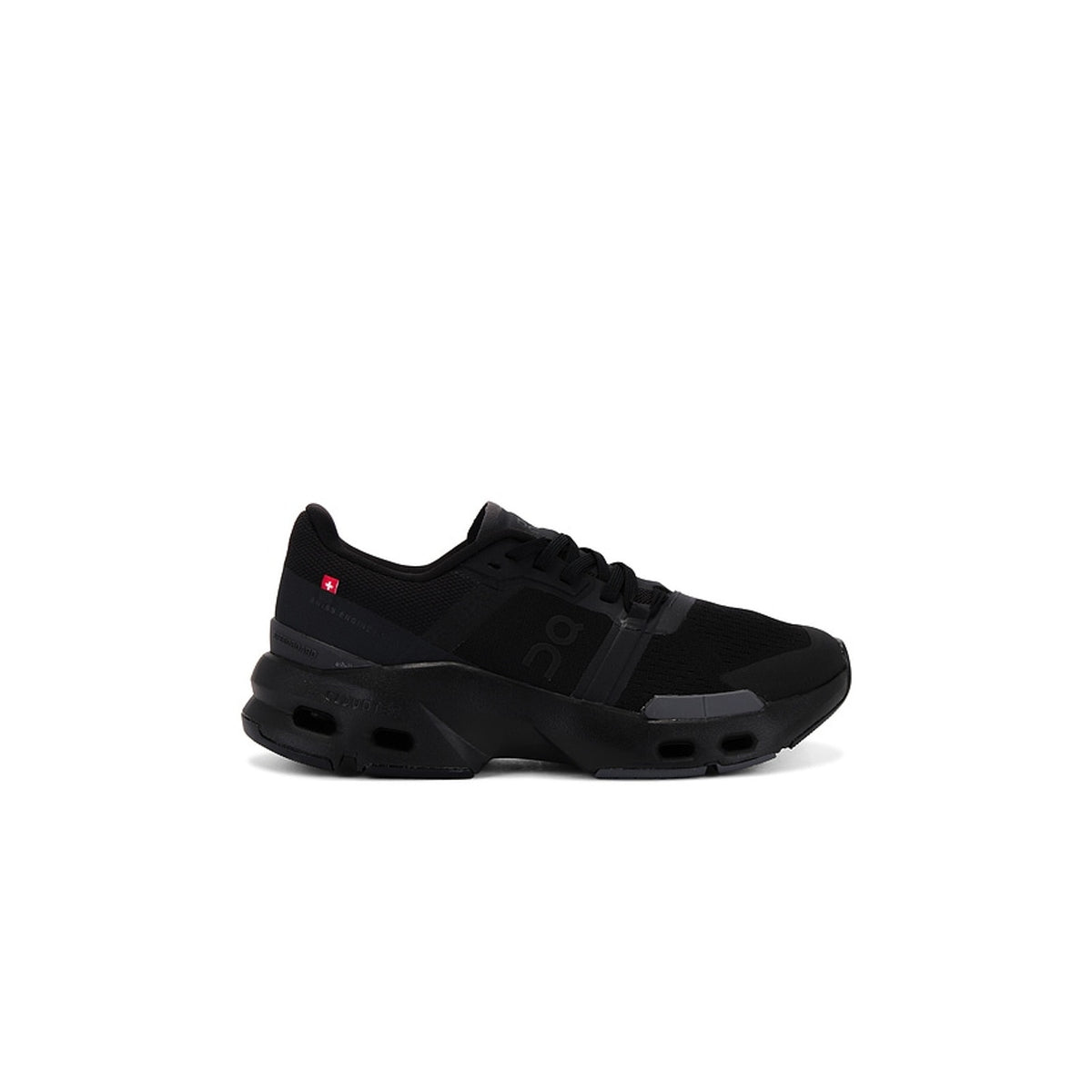 On 'Cloudpulse' Black Sneaker Size 6.5