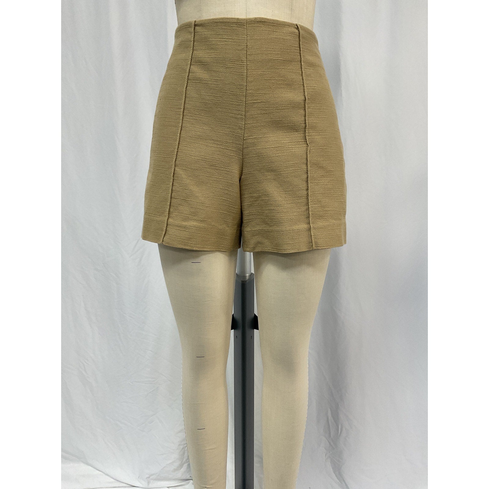 Vince 'Sculptural' Beige Cotton Panama Short Size 8