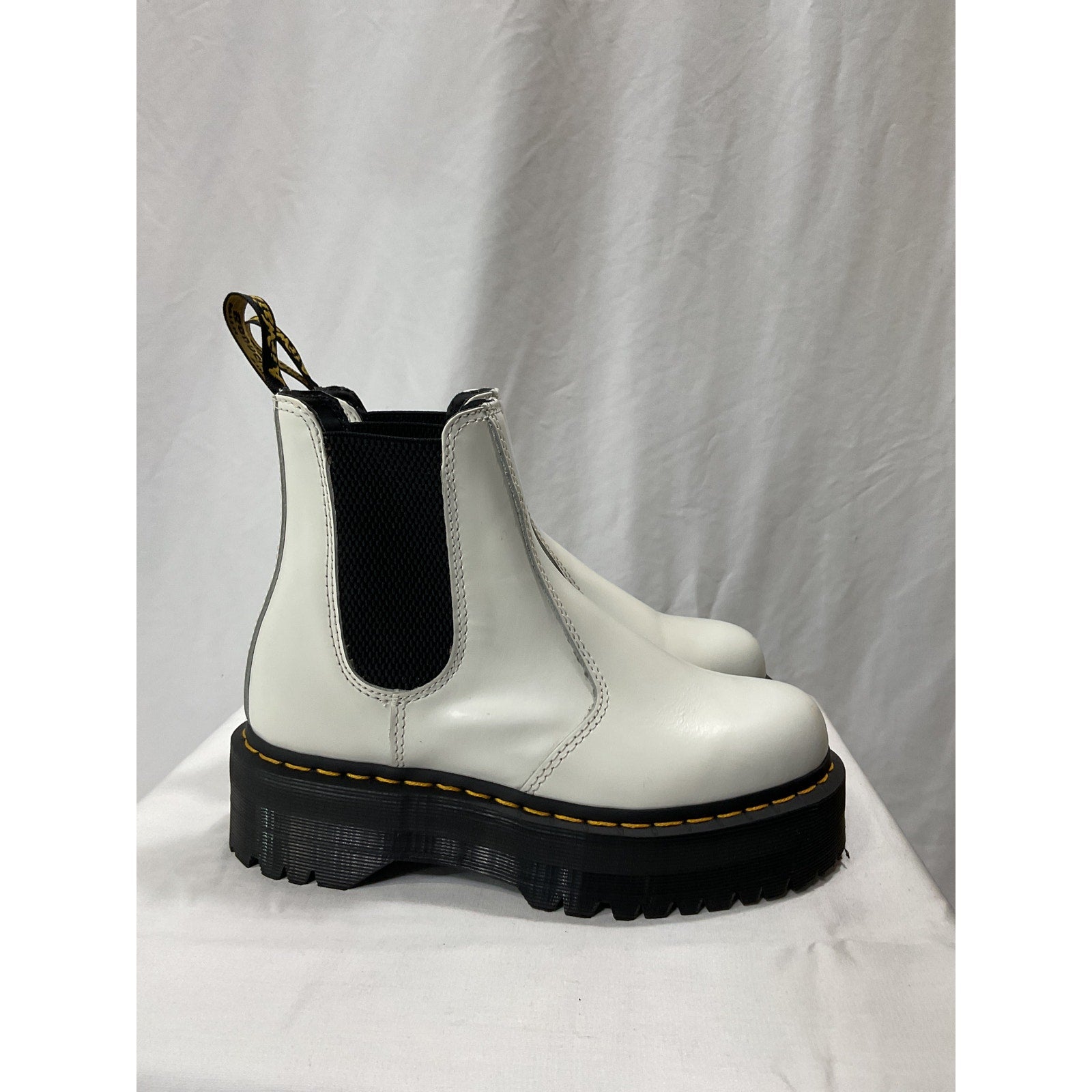 Dr. Martens Smooth Leather White Platform Chelsea Boots Size 7