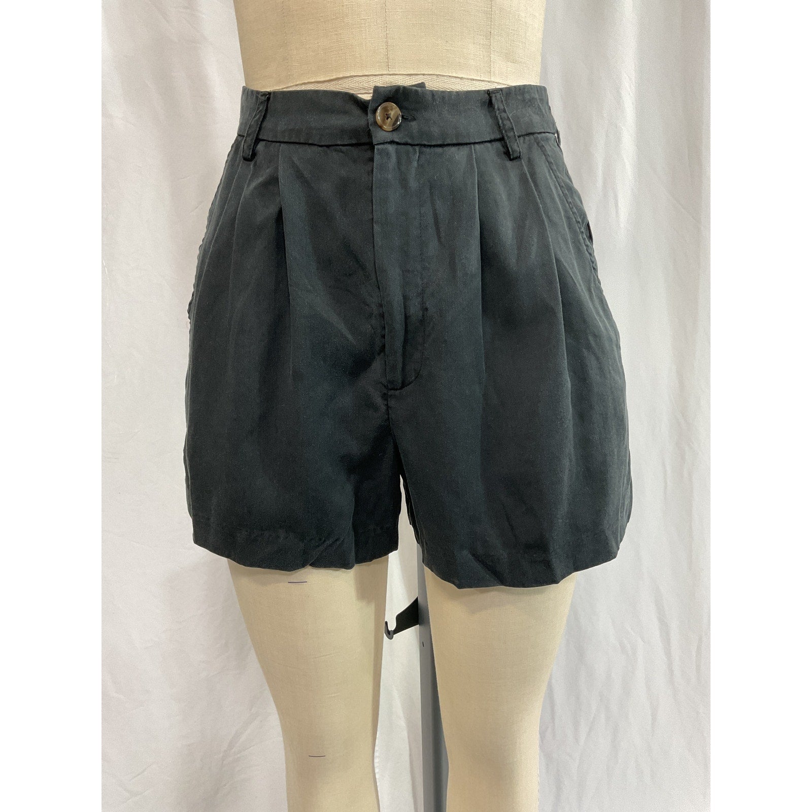 Reformation 'Mason' Black Short Size 0