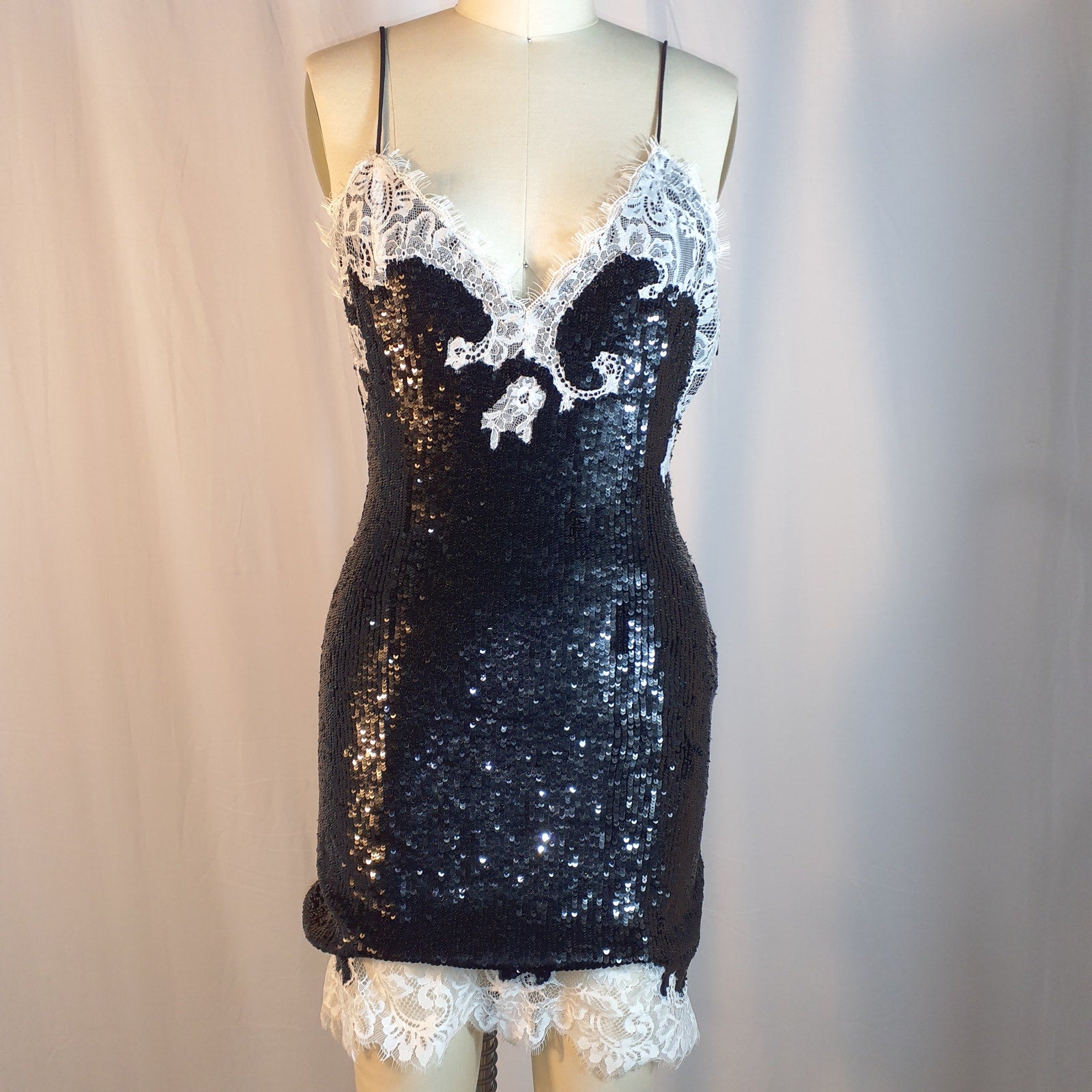 Alice + Olivia 'Harley' Black V Neck Lace Trim Sequin Mini Slip Dress Size 8