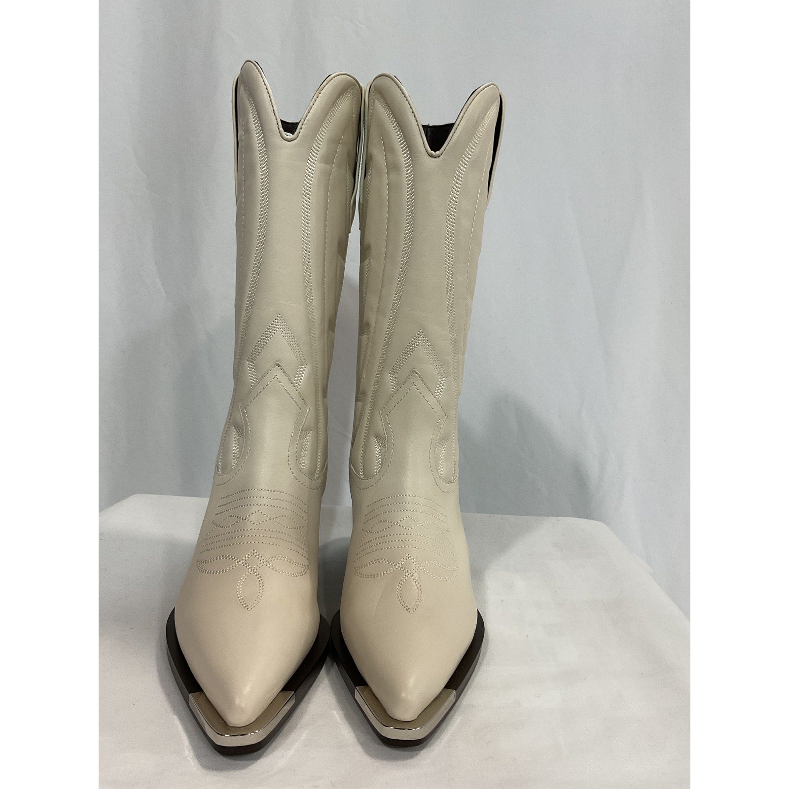 Lola Cruz 'Nevery' White Leather Western Stiching Boot Size 6