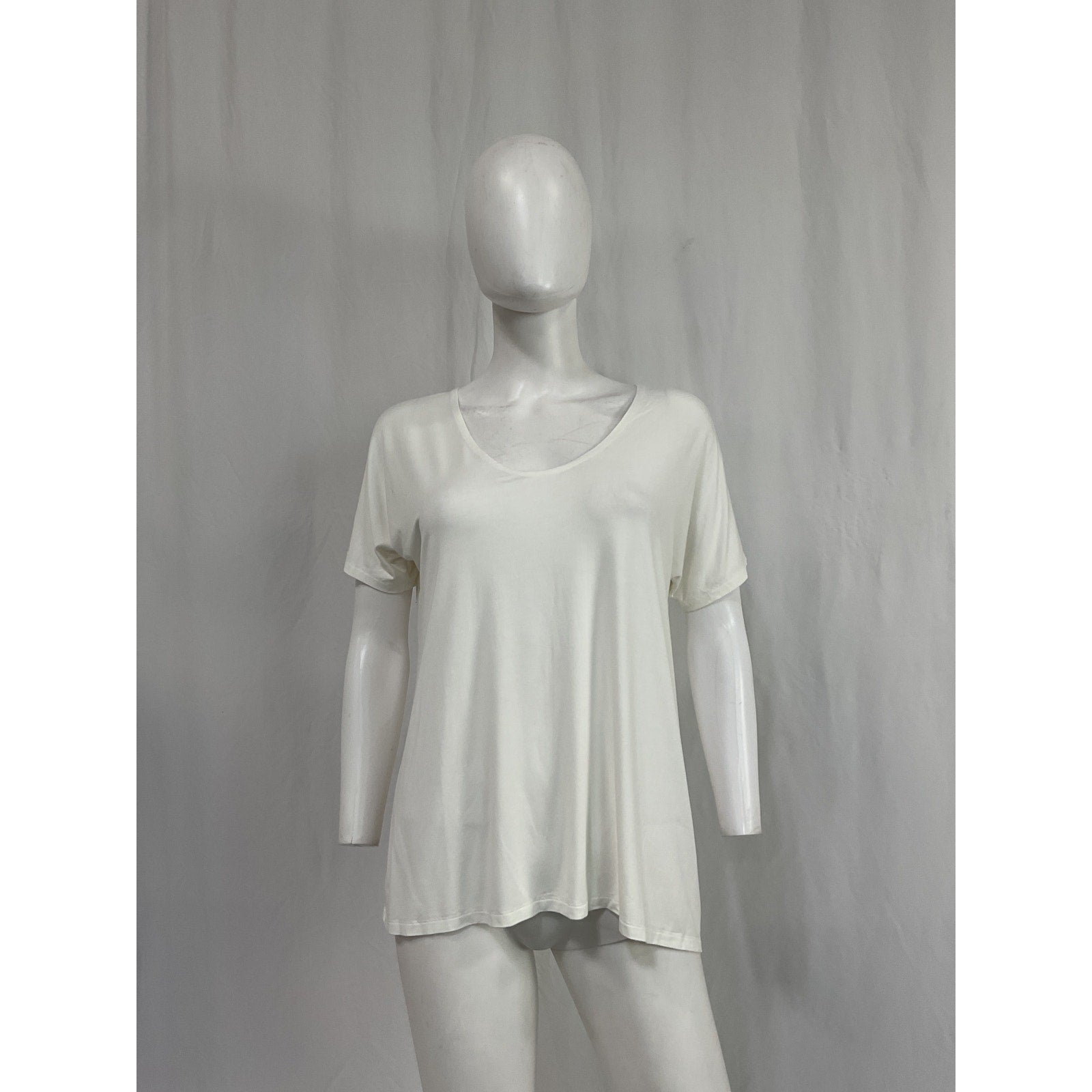 Hatch 'The Perfect' White Viscose Vee Size 0