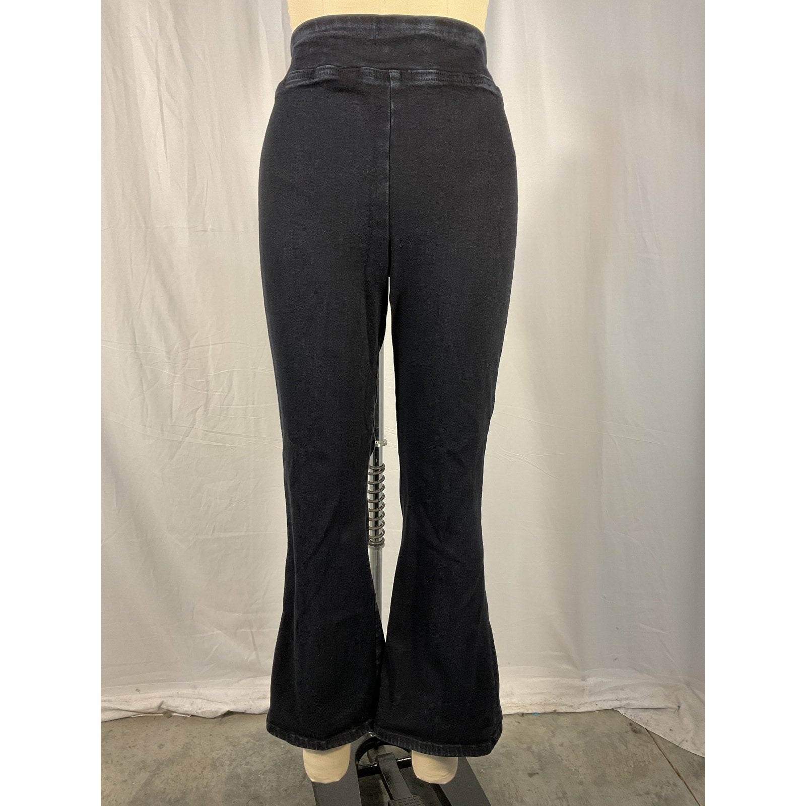 Frame 'The Jetset' Black Crop Mini Boot Pant Size 2