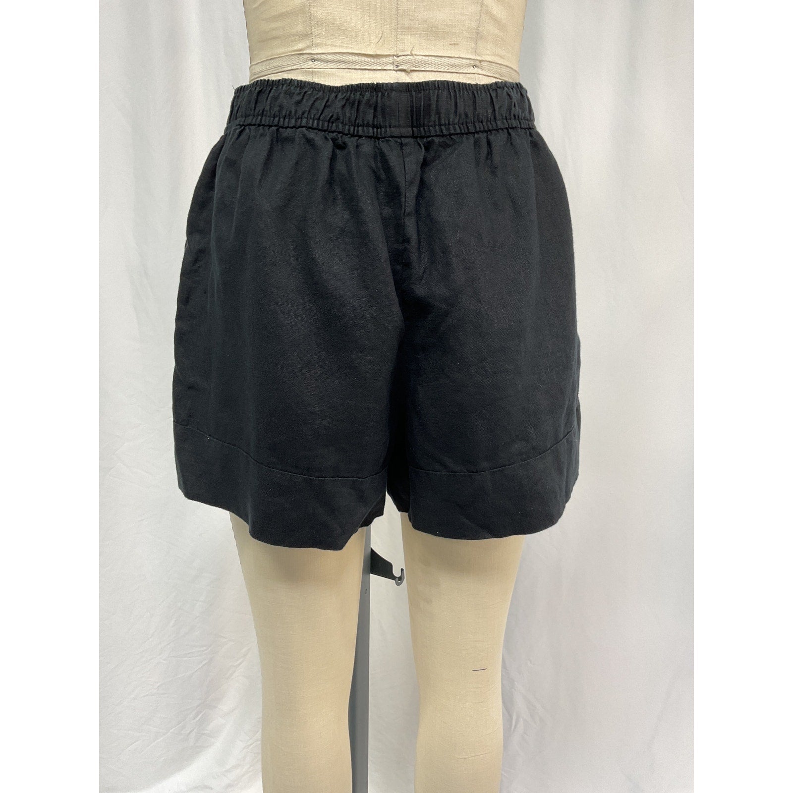 Reformation 'Mason' Black Tencel Lyocell Short Size 8