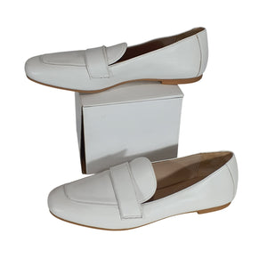 Stuart Weitzman Classic White Marlon Loafers Size 7