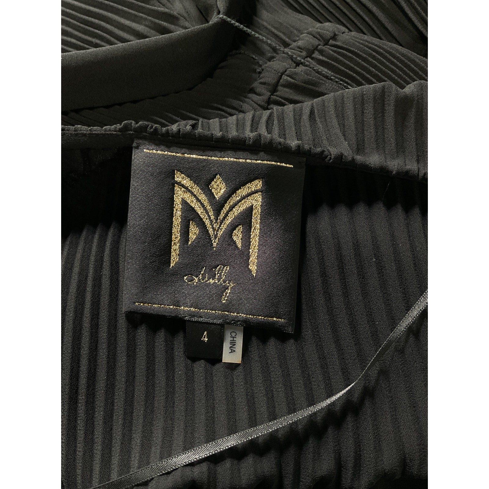 Neiman Marcus 'Crystal' Black Embellished Pleated Size 4