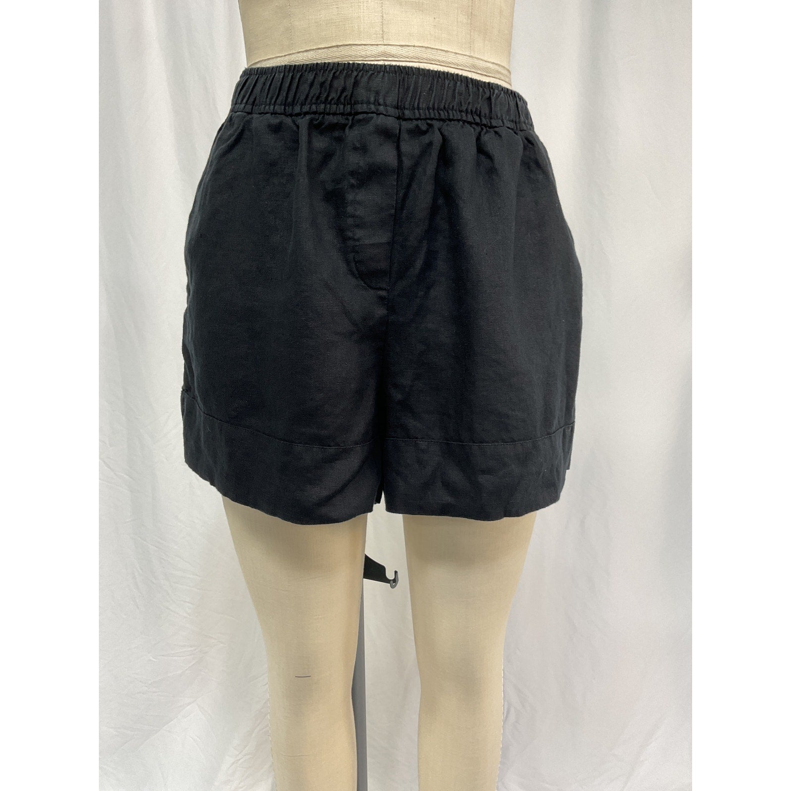 Reformation 'Mason' Black Tencel Lyocell Short Size 8