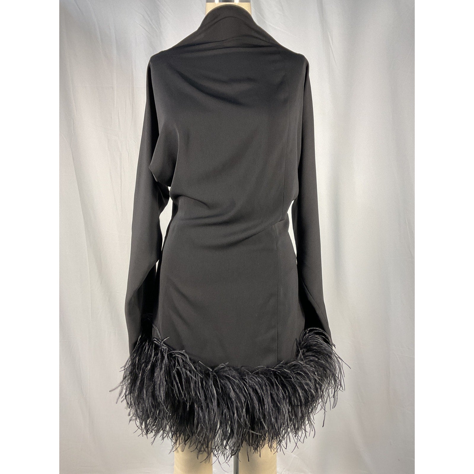 16Arlington 'Flora' Black Open Back Feather-Trimmed Crepe Mini Dress Size 6