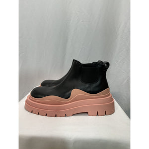 Bottega Veneta Leather Chelsea Boots - Size 8.5