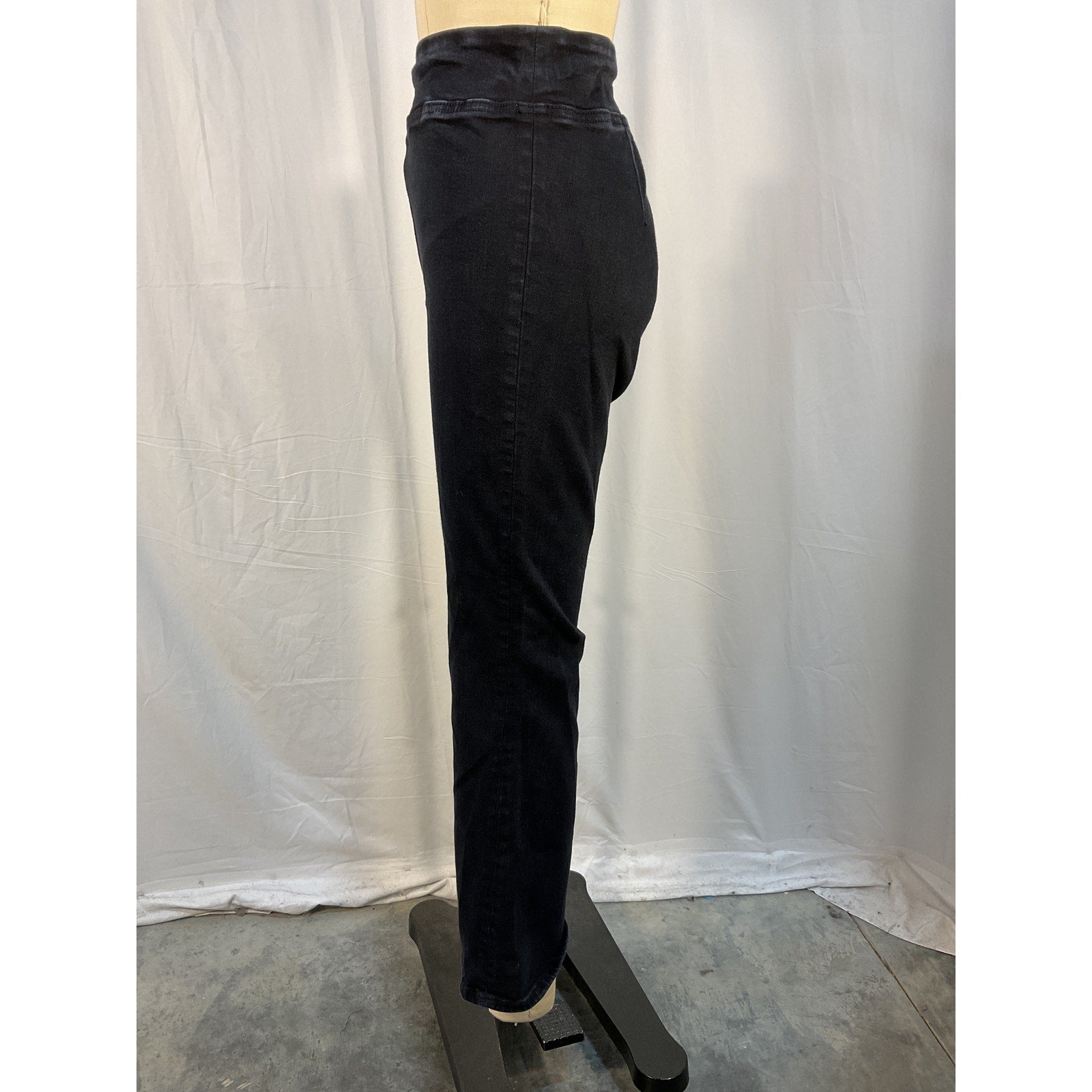 Frame 'The Jetset' Black Crop Mini Boot Pant Size 2
