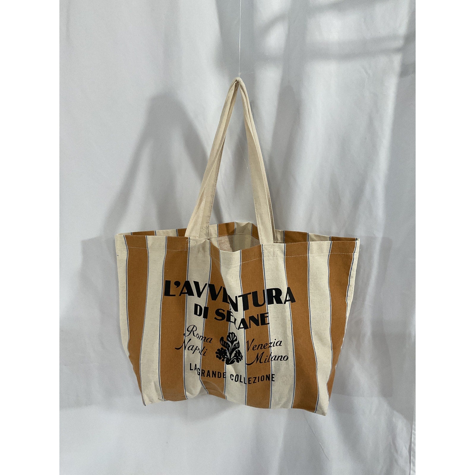 S�zane 'L'Avventura' White Tote Bag Size OS