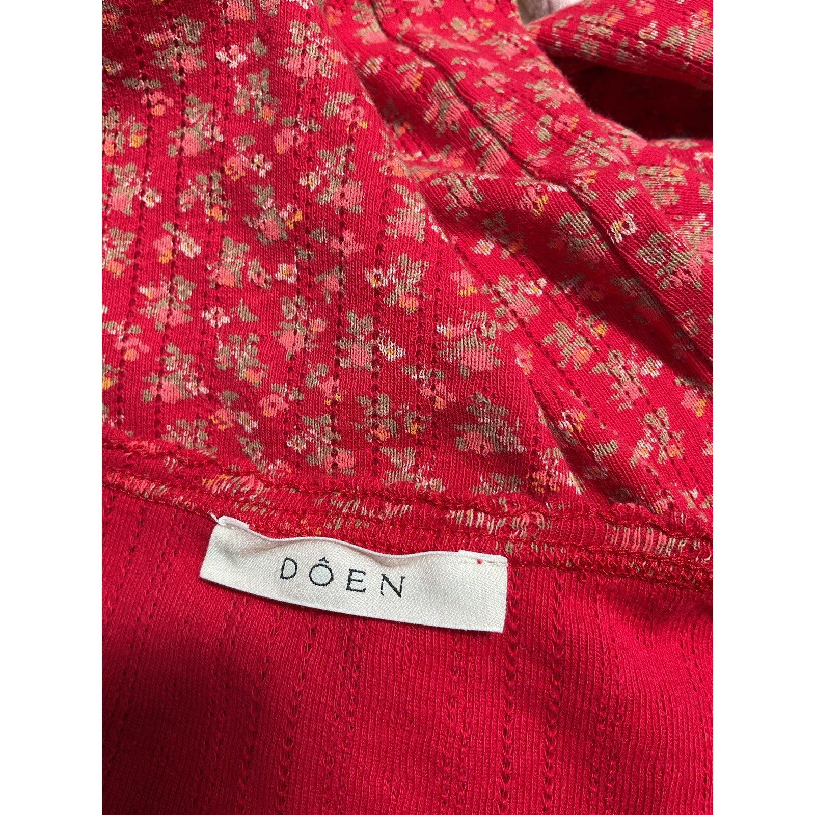 D�en 'Annie' Red Tee Size M
