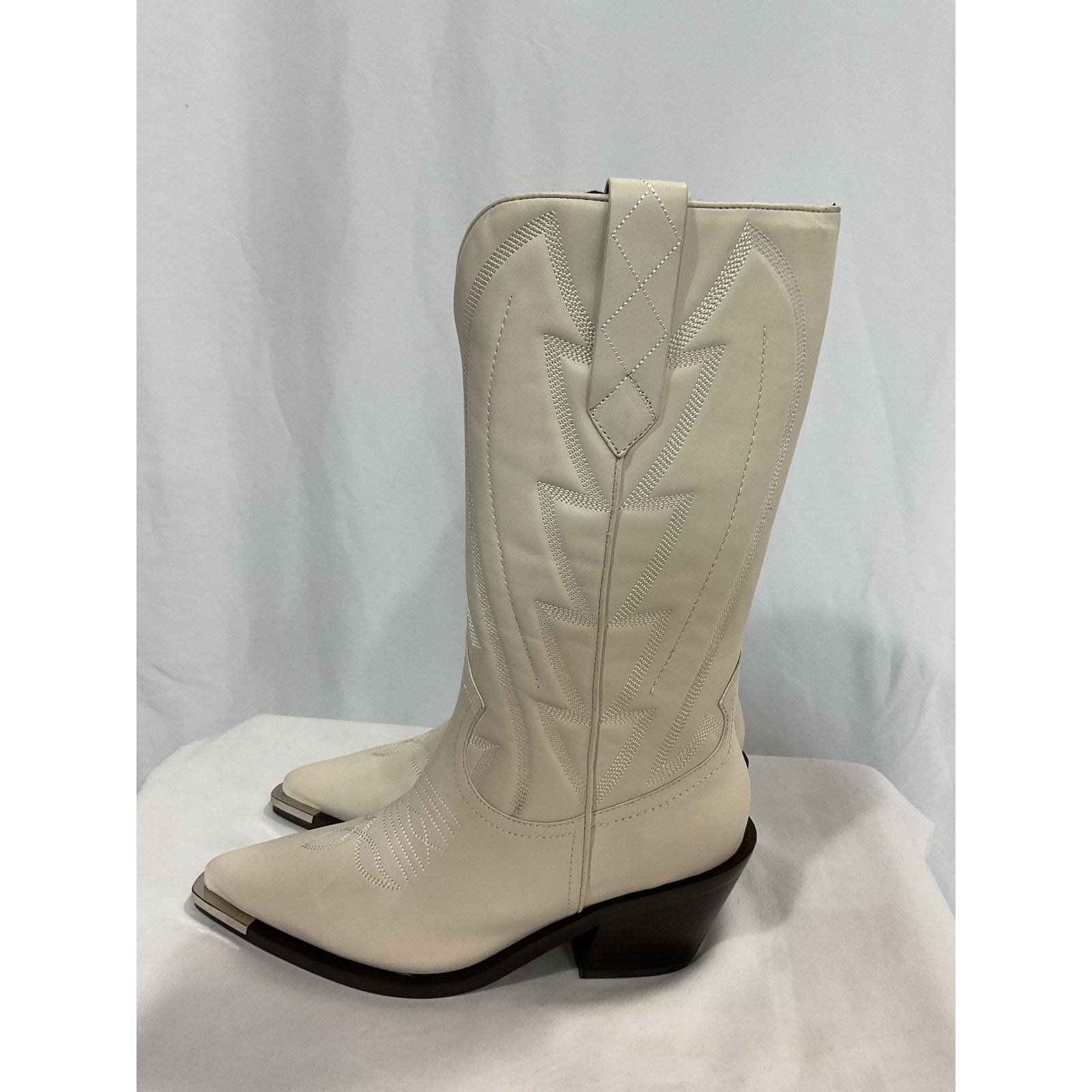 Lola Cruz 'Nevery' White Leather Western Stiching Boot Size 6