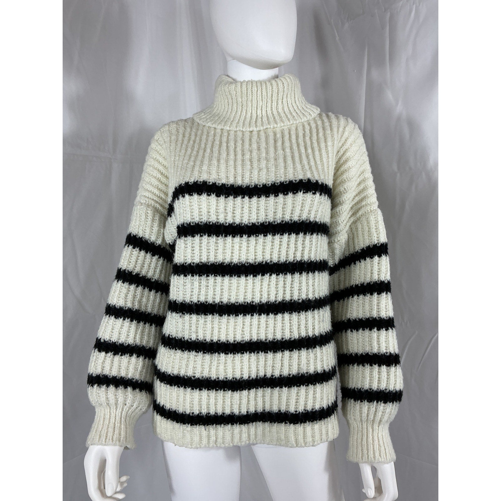 Line & Dot 'Ariel' White Striped Turteneck Long Sleeve Sweater Size M