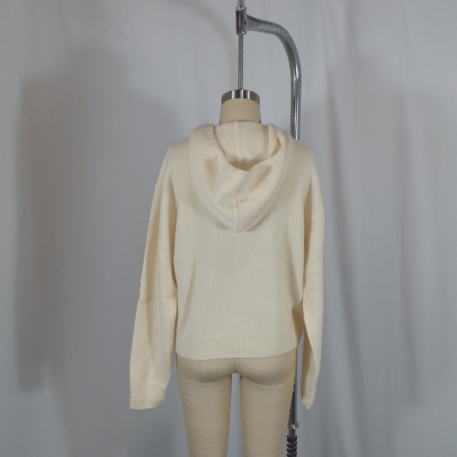 Sporty & Rich 'The Carlyle' White Crest Cashmere Hoodie - Cream/Forest Size S