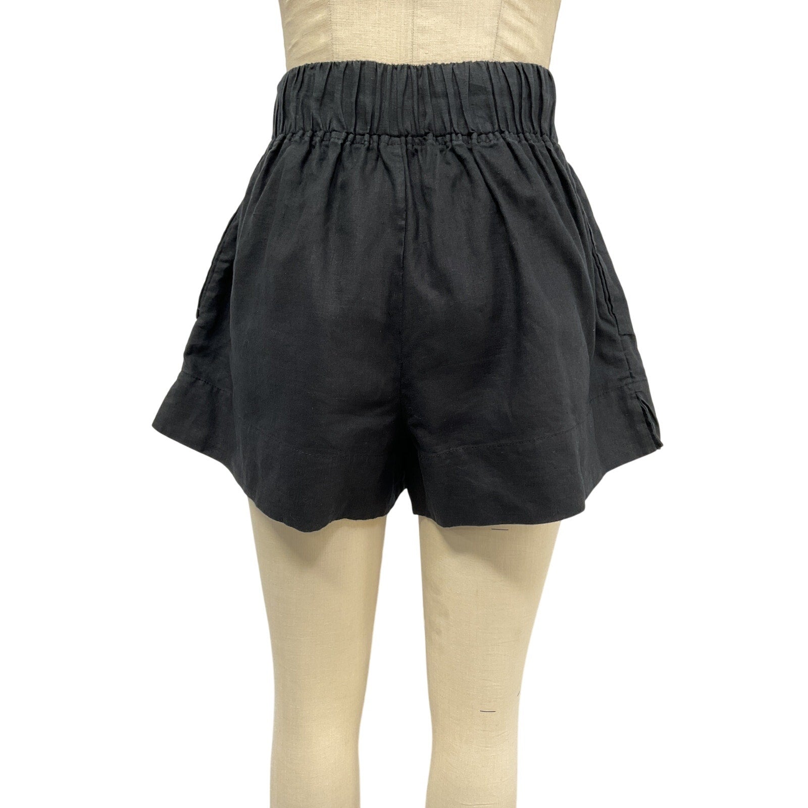 L'Academie 'Comilly' Black Linen Short Size S