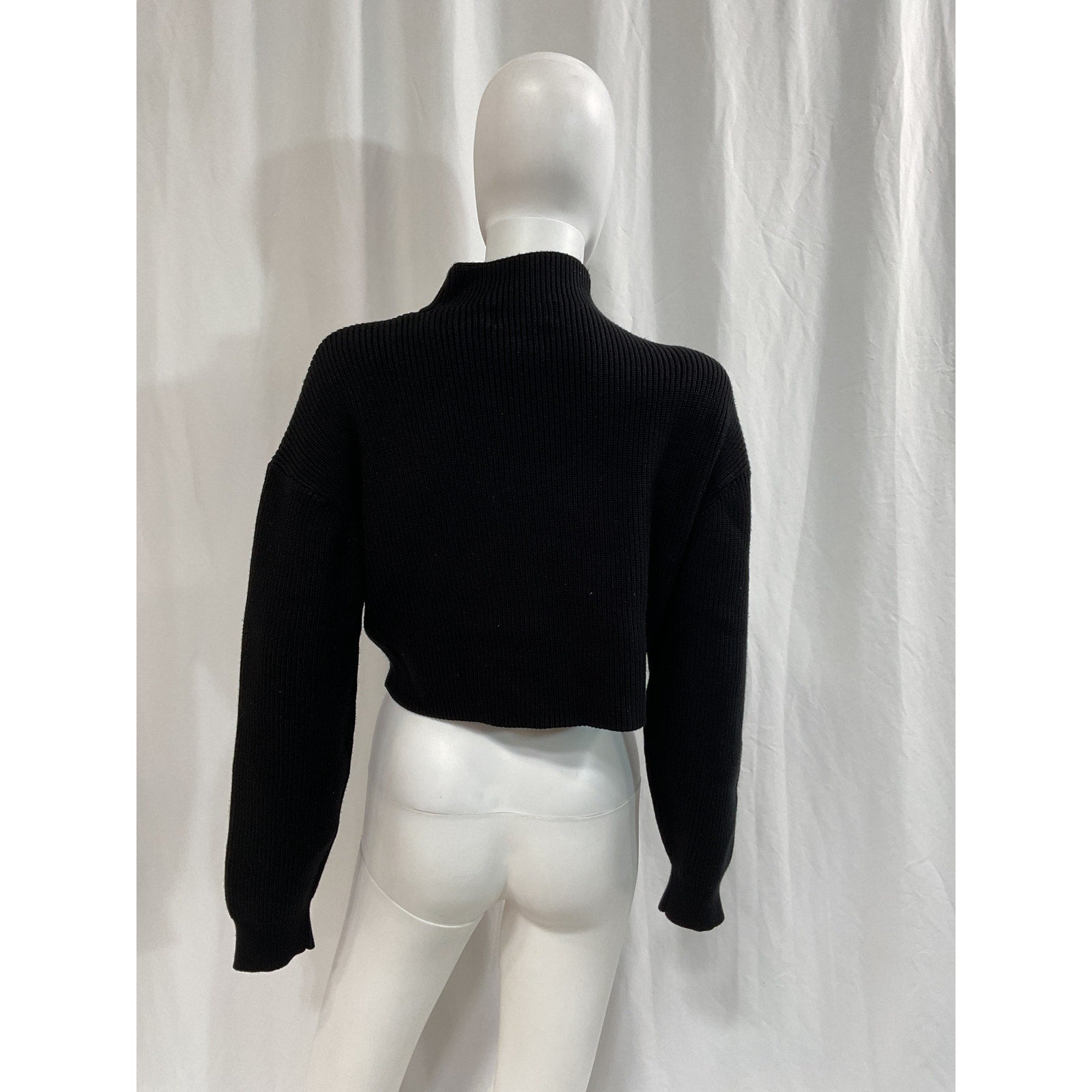 Ser.O.Ya 'Donna' Black Mid Cropped Sweater Size M