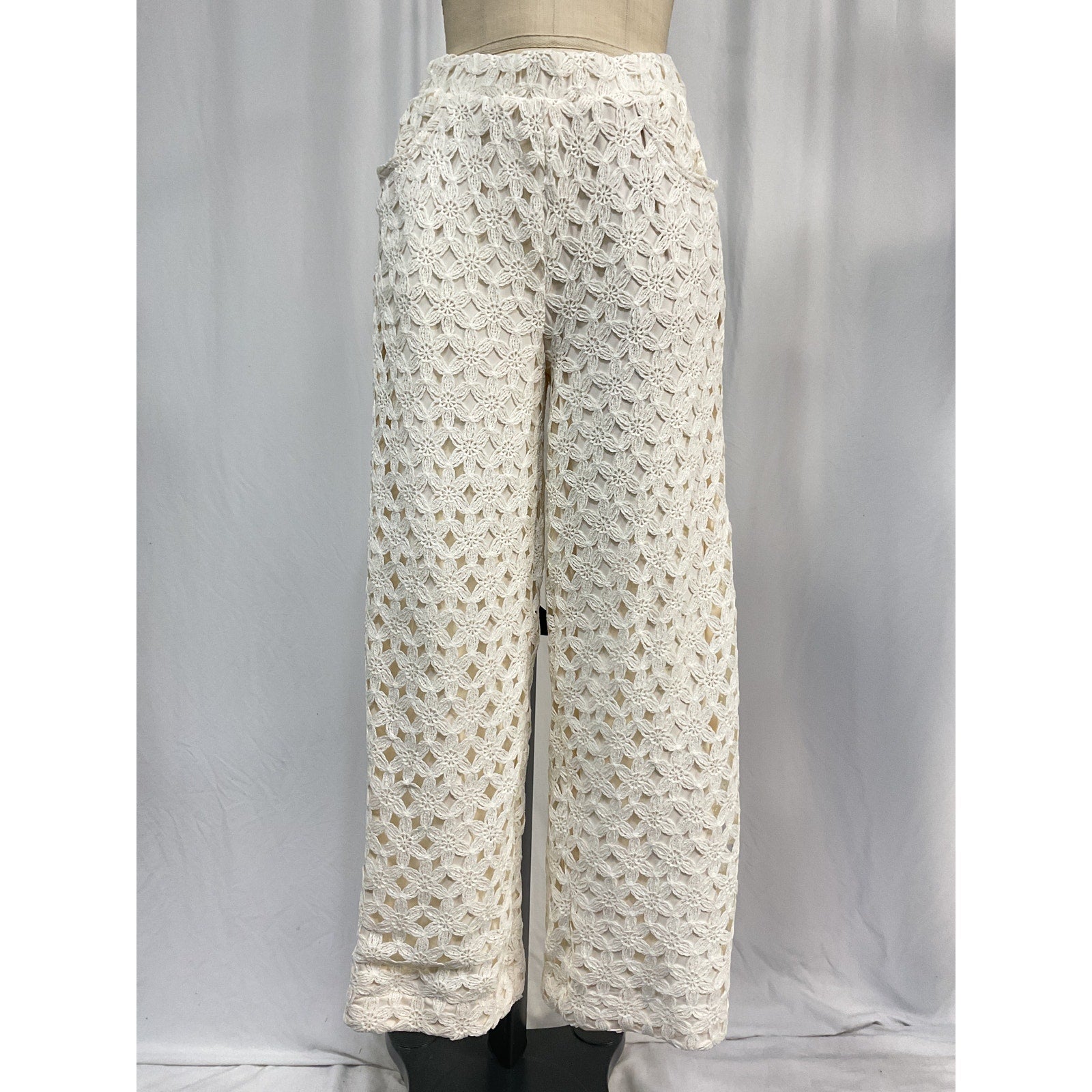 Line & Dot 'Bowen' Cream Polyester Crocheted Pants Size M - NWT