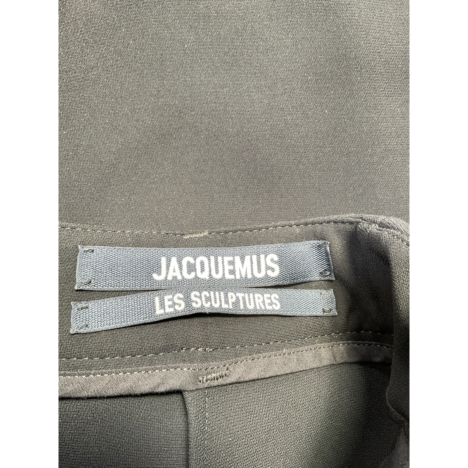 Jacquemus 'Ovalo' Black Polyester Pleated Crepe Shorts Size 2 US / FR 34