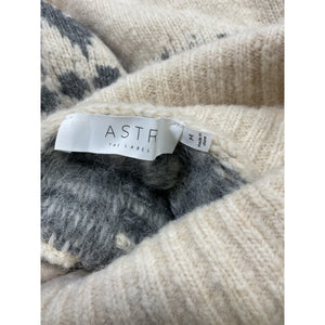 Astr The Label 'Leka' White Acrylic Sweater Size M