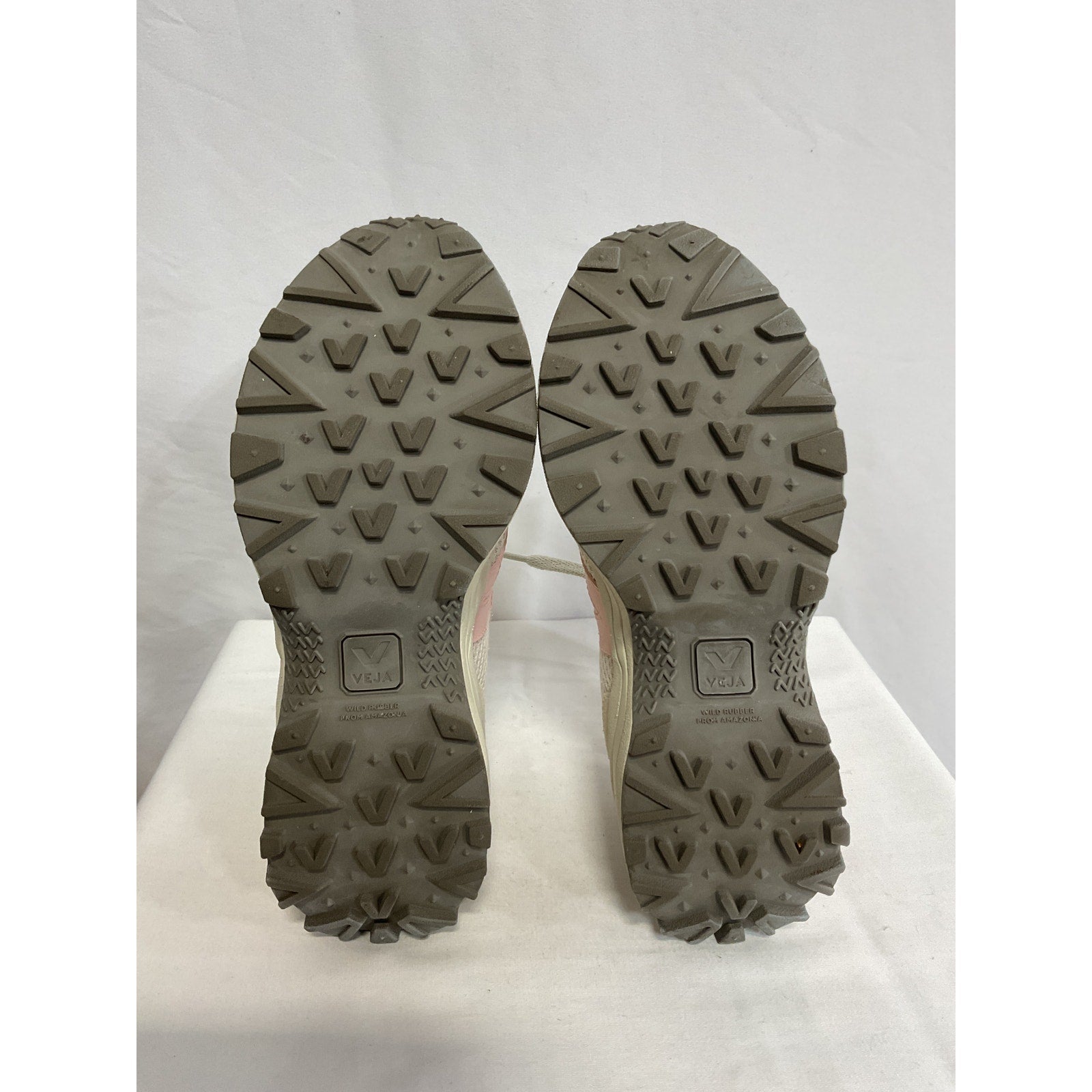 Veja 'Venturi' White Sneakers Size 6