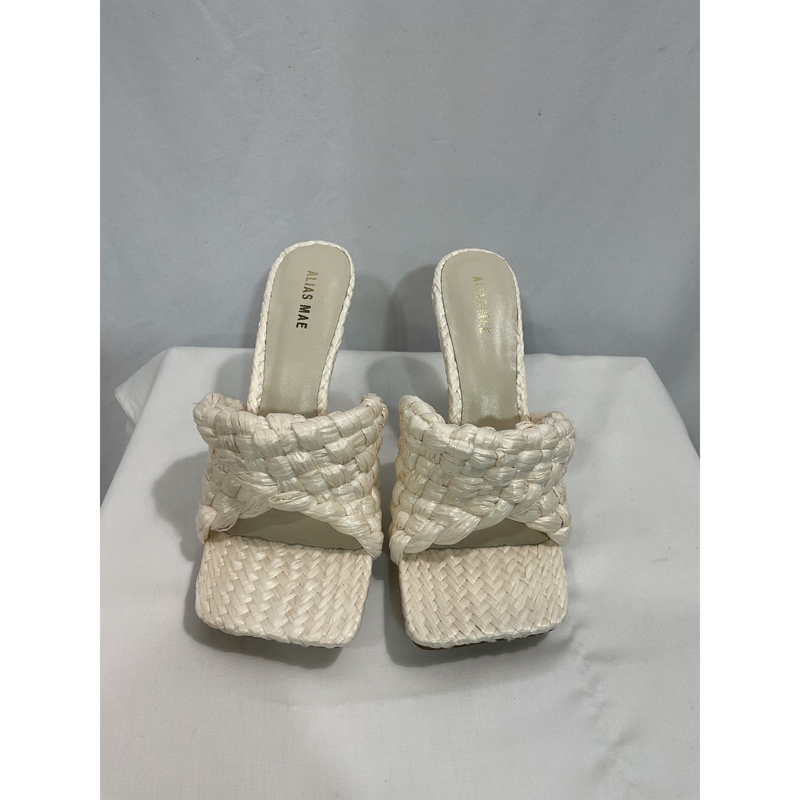 Alias Mae 'Lennon' White Mule Sandal Size 9