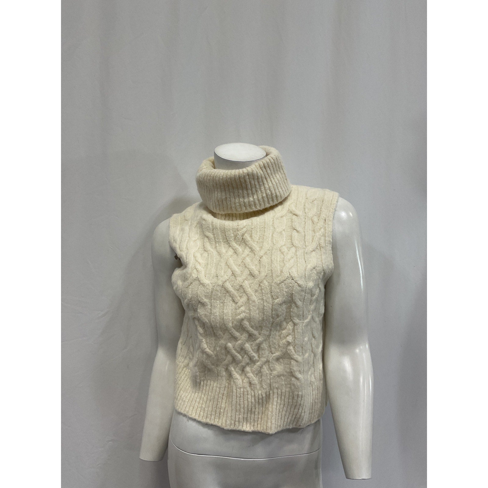 Vince 'Twisted' White Cable Knit Sleeveless Top Size M