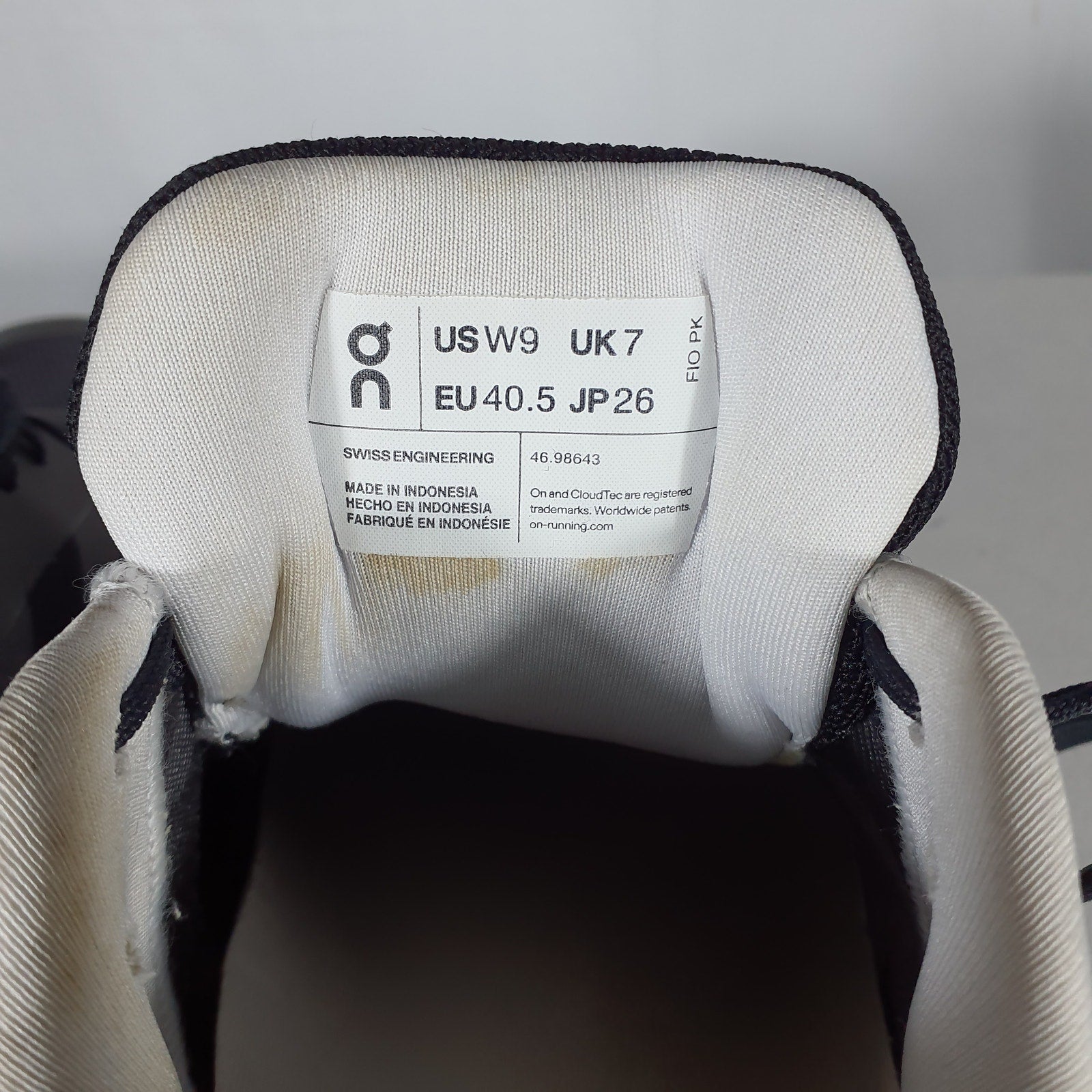 On Cloudrunner Gray Shoe Size 9