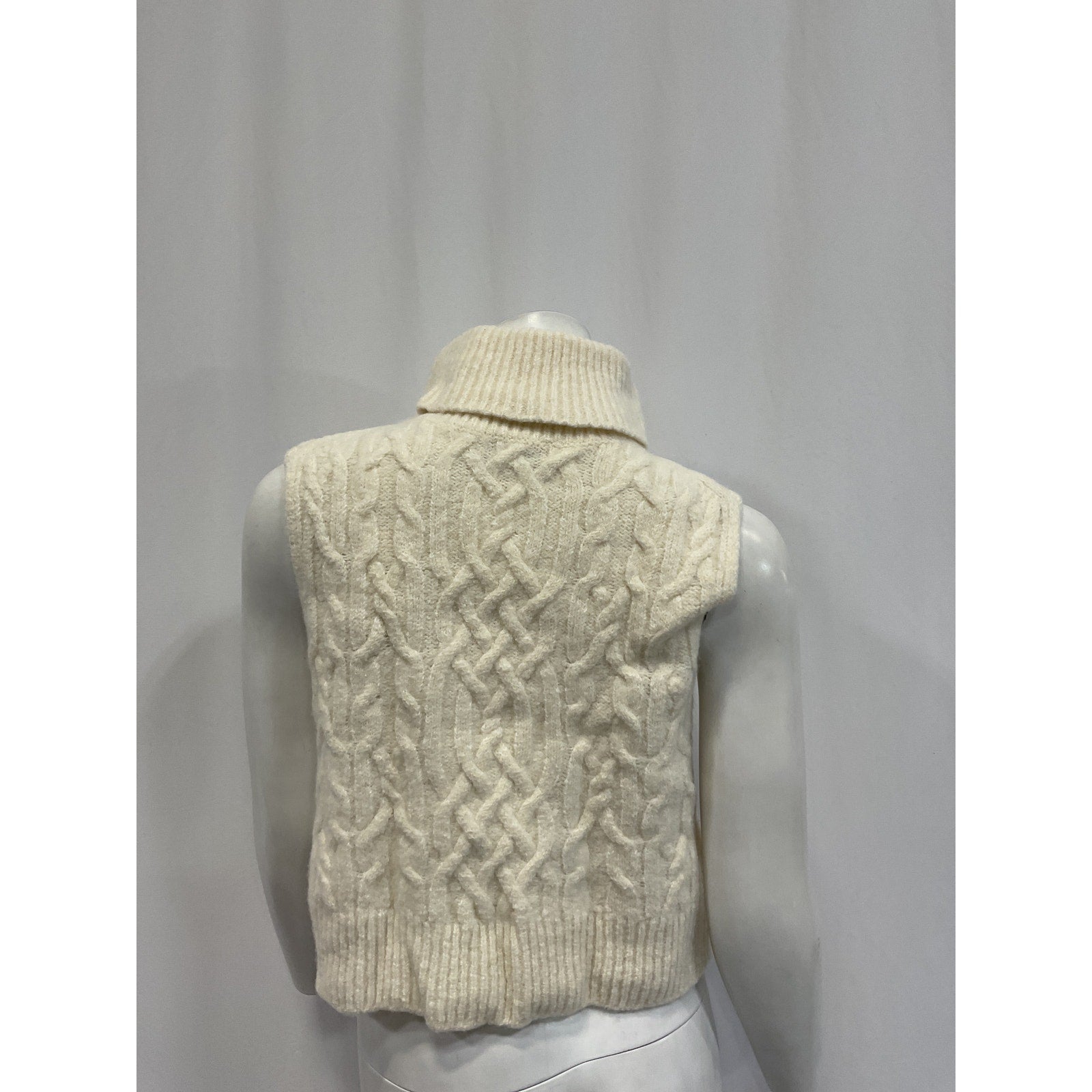 Vince 'Twisted' White Cable Knit Sleeveless Top Size M