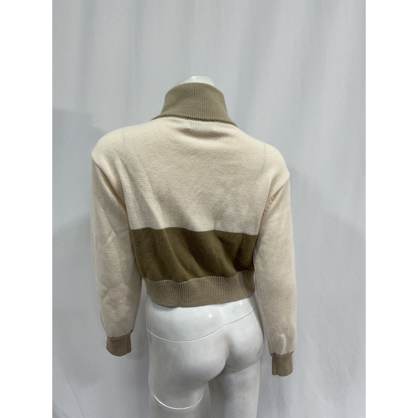 L'Academie 'Cheshire' White Acrylic Half Zip Sweater Size S