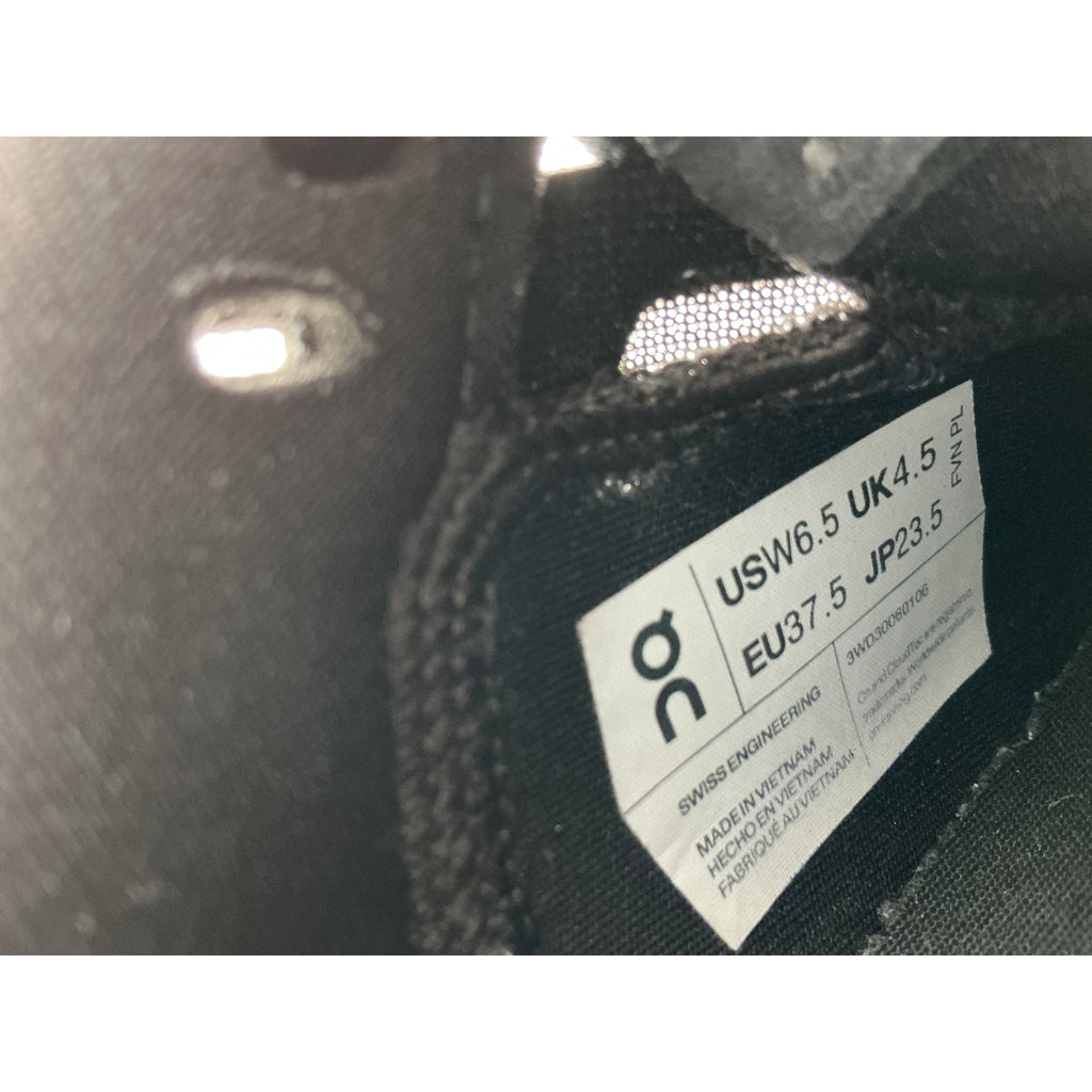 On 'Cloudpulse' Black Sneaker Size 6.5