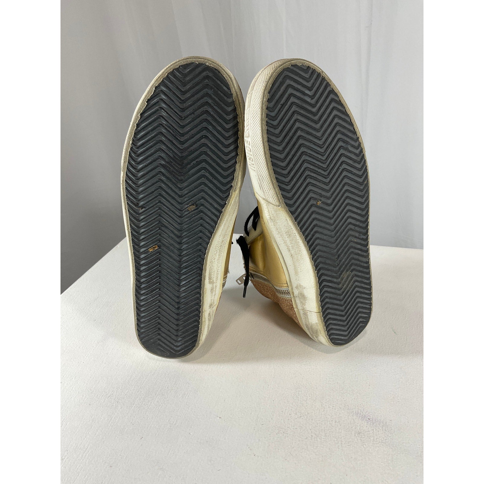 Neiman Marcus Golden Goose Gold Nmx Glitter And Laminat Sneaker Size 9