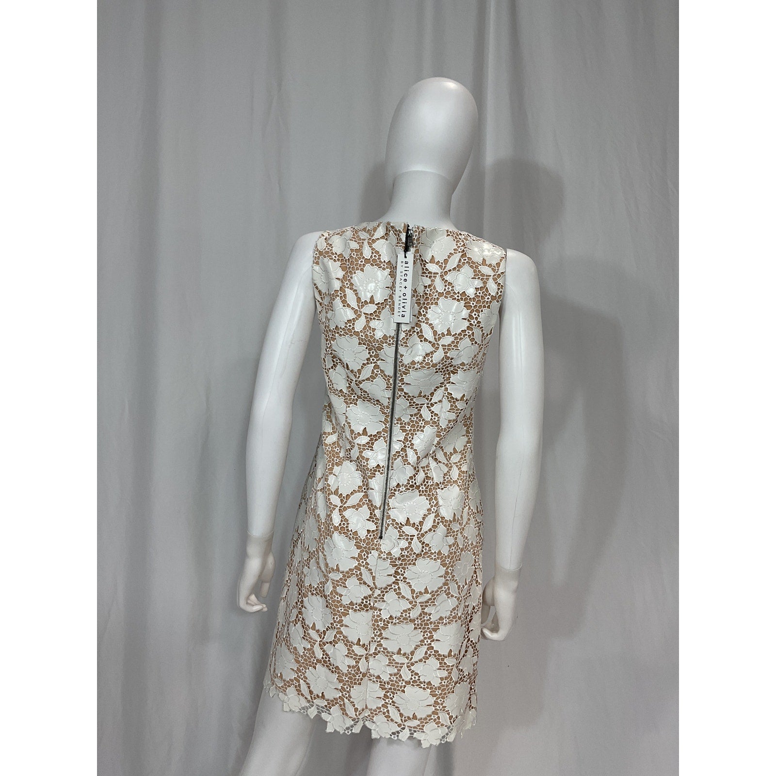 Alice + Olivia 'Clyde Shift' White Sleeveless Jewel Neck Dress Size 4 - NWT