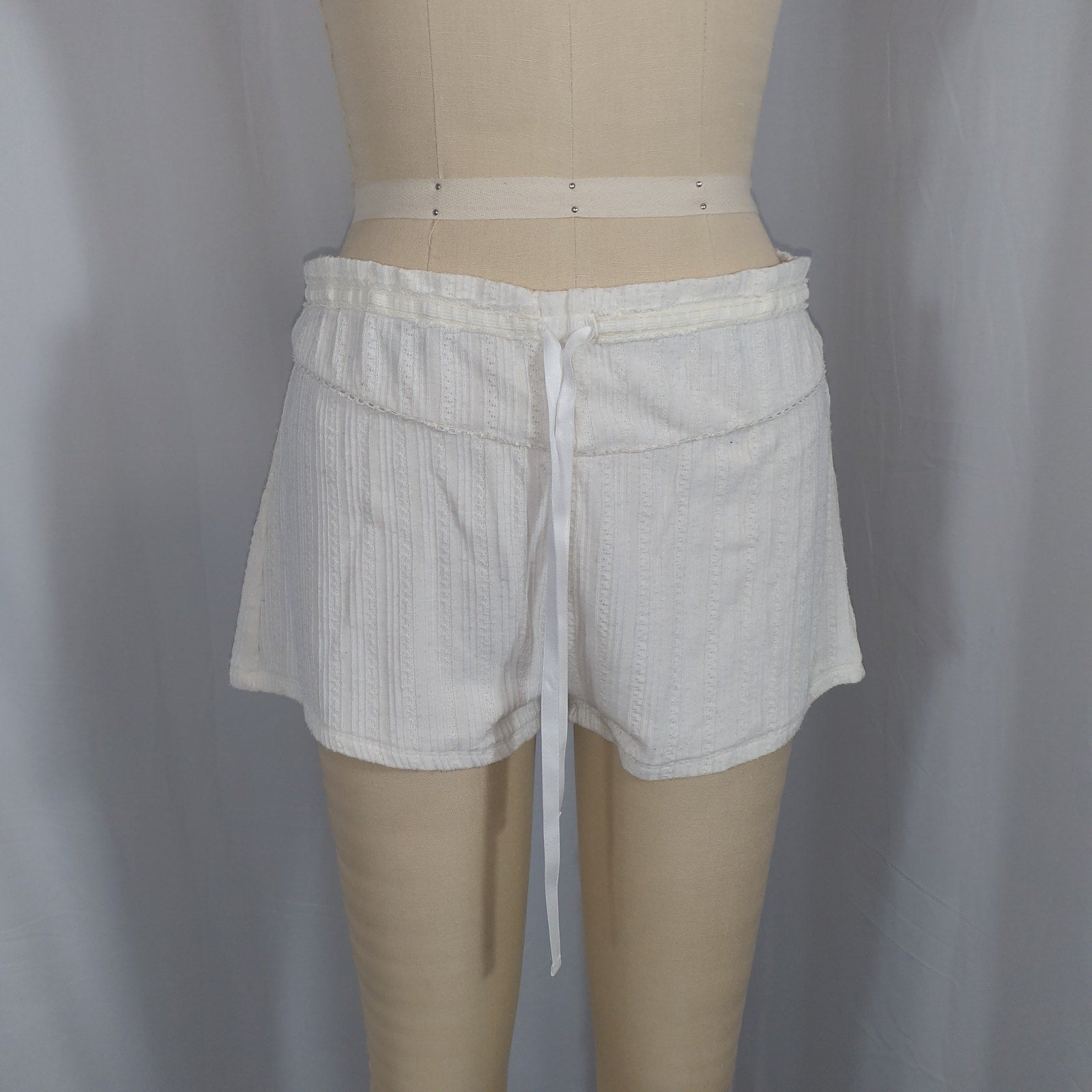 For Love & Lemons 'Allison' White Pointelle Ruffle Trim Front Bow Short Size M