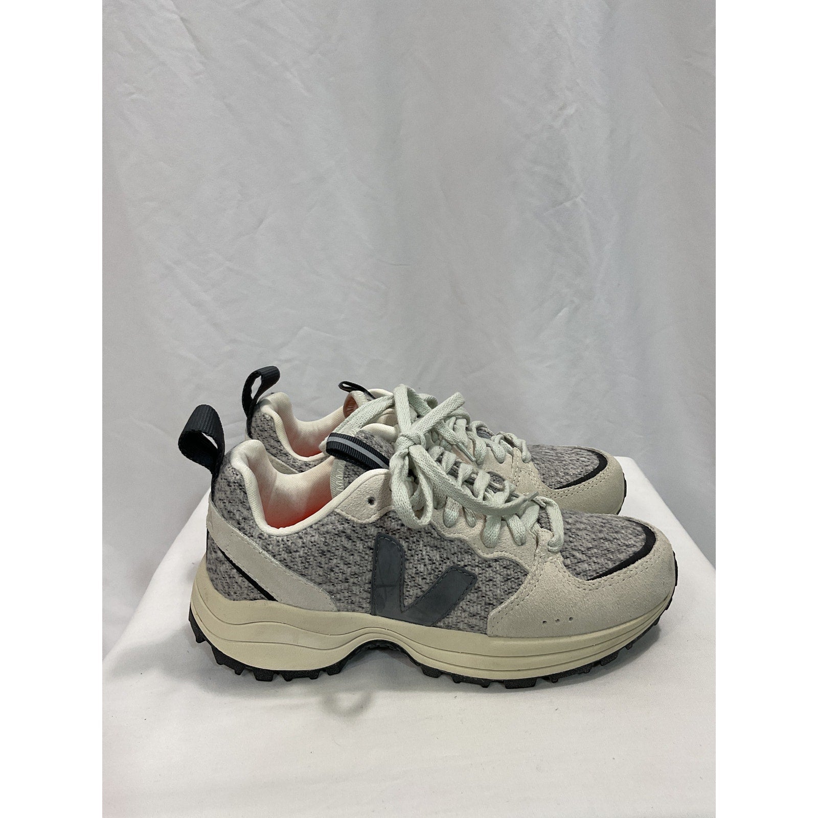 Veja 'Venturi' Tan Flannel Size 38
