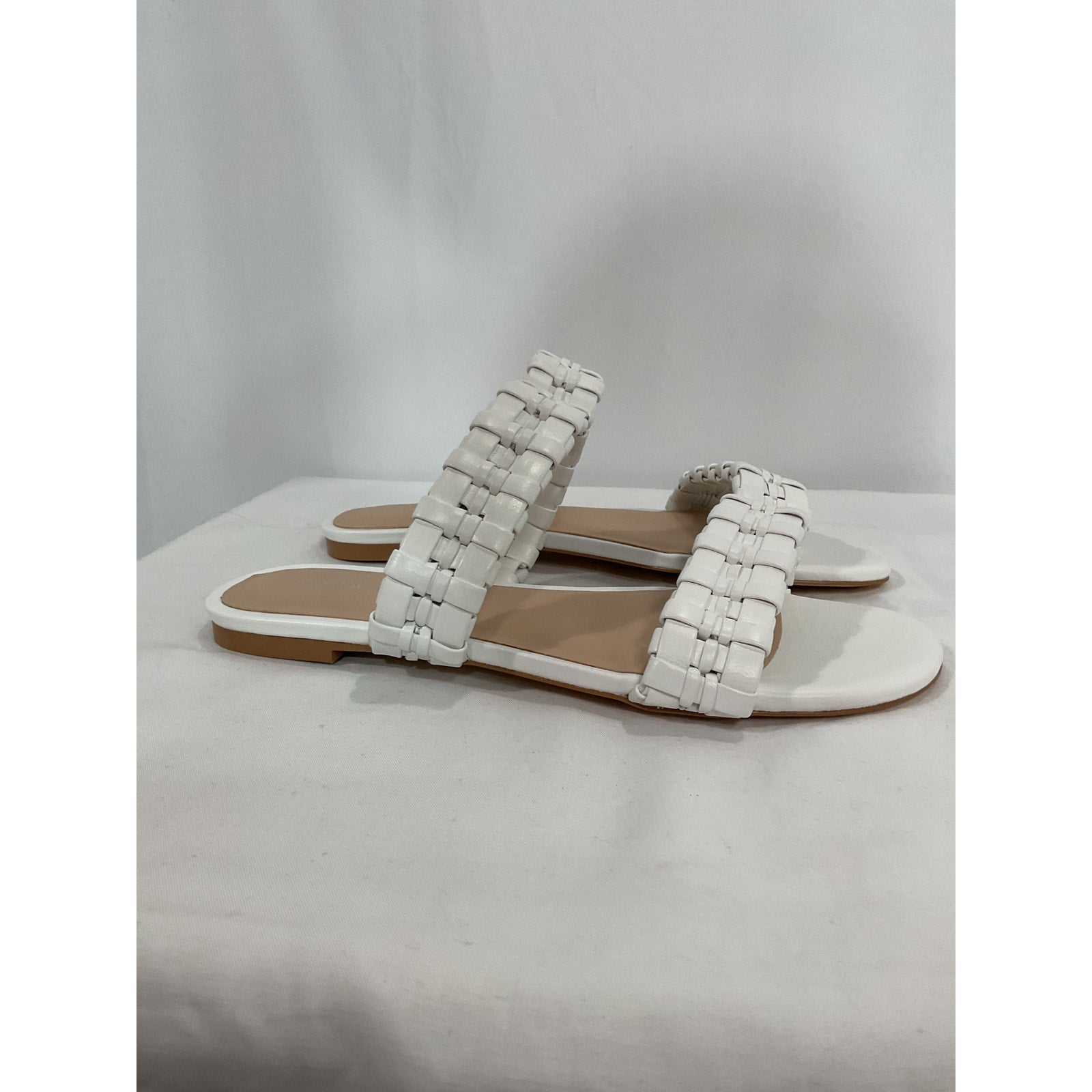 Stuart Weitzman 'Venice' White Round Toe Slide Sandal Size 8