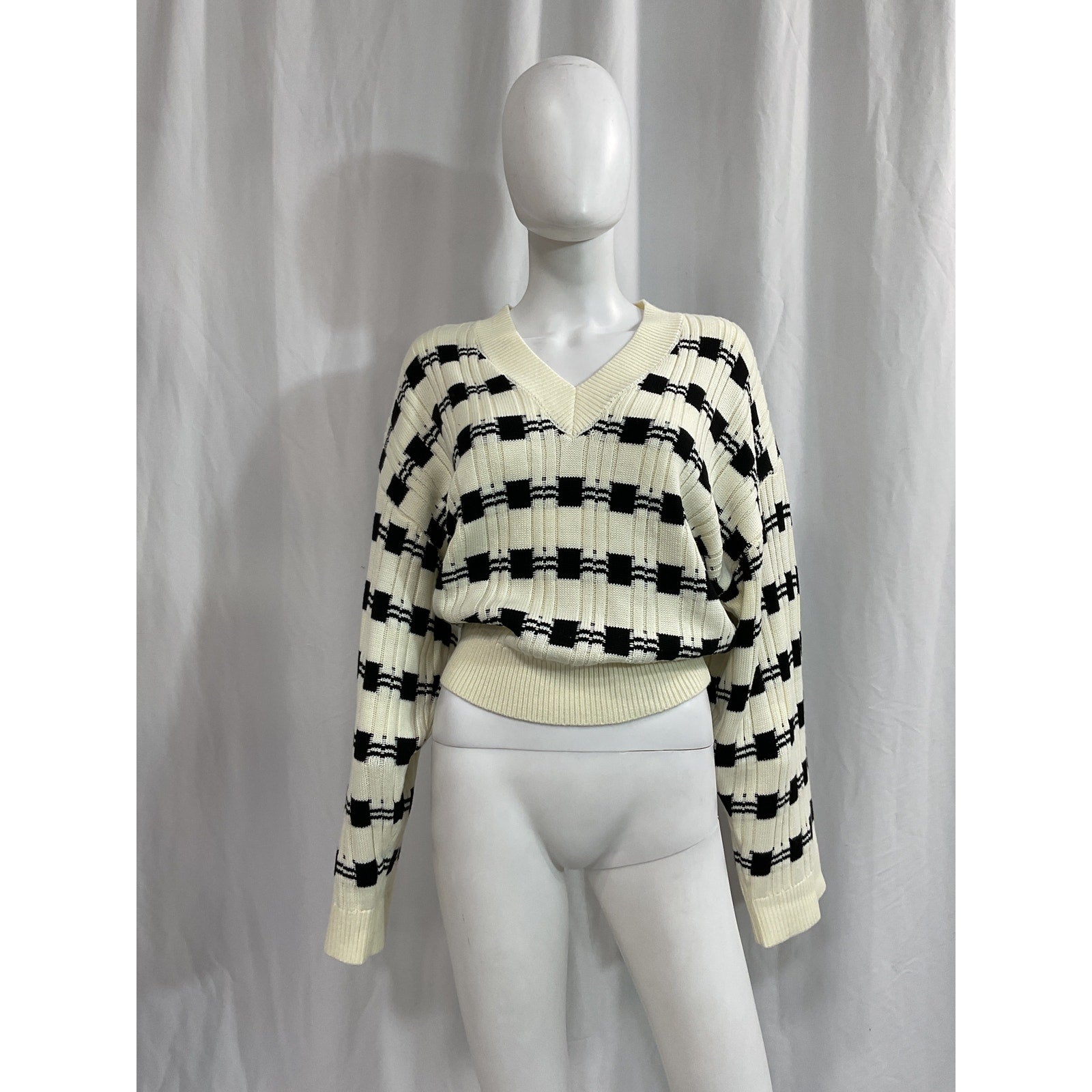 L'Academie 'Evran' White Check Sweater Size M - NWT